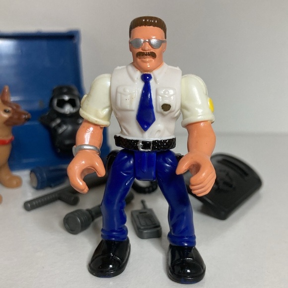 POLICE MAN & POLICE DOG Fisher Price - Picture 2 of 7